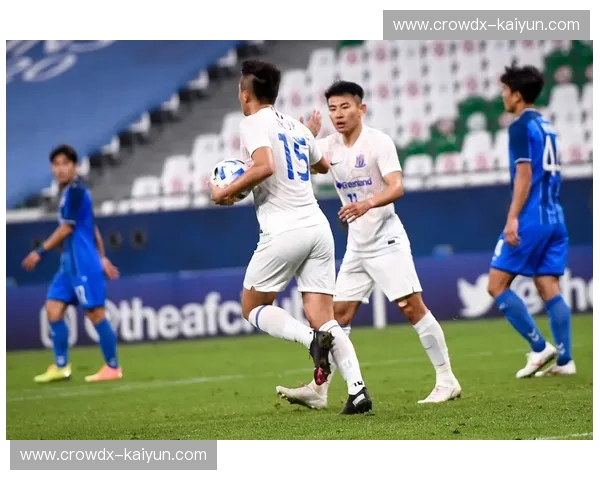 申花蓝与国安绿：虹口足球场上的经典对决，永恒的绿茵情仇